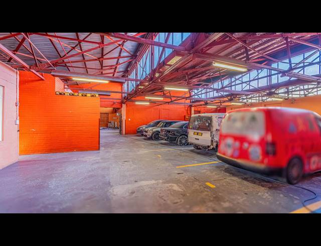 1,963M² FACTORY FOR SALE IN BOOYSENS